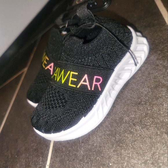 NWT Rocawear Toddler's Sneakers - Picture 1 of 7